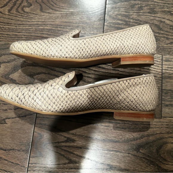 Cole Haan loafer - size 8  - like new - rarely worn - Picture 2 of 4